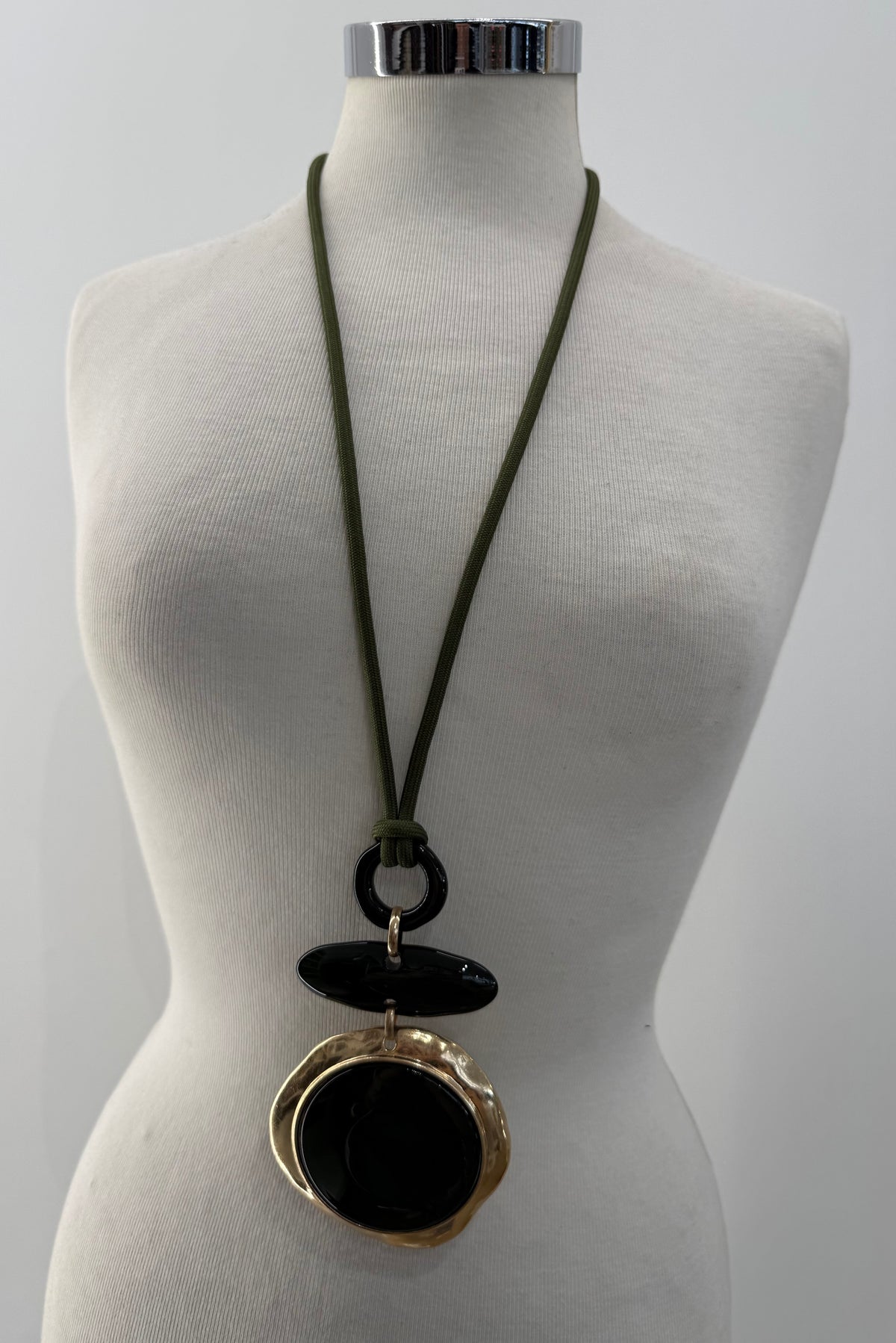 Collana medaglione lungo