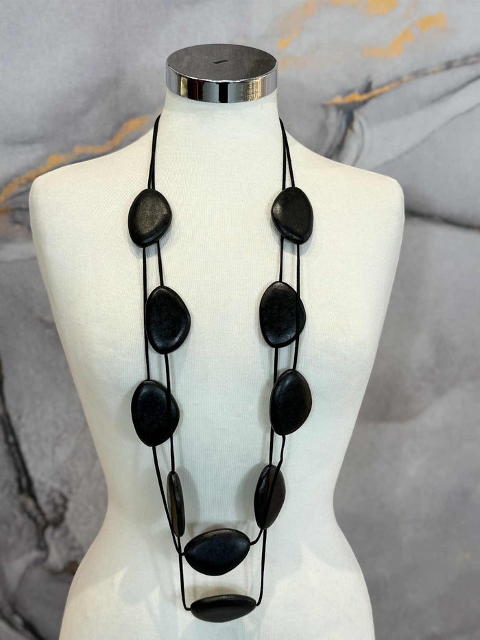 Collana sassi legno nera