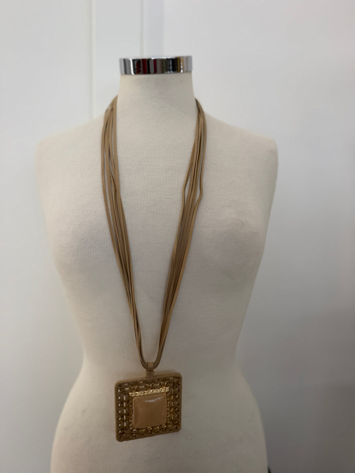 Collana medaglione quadrato