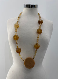 Collana perline con medaglione