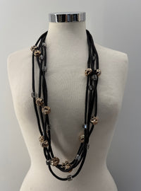 Collana fili laminati con perle martellate