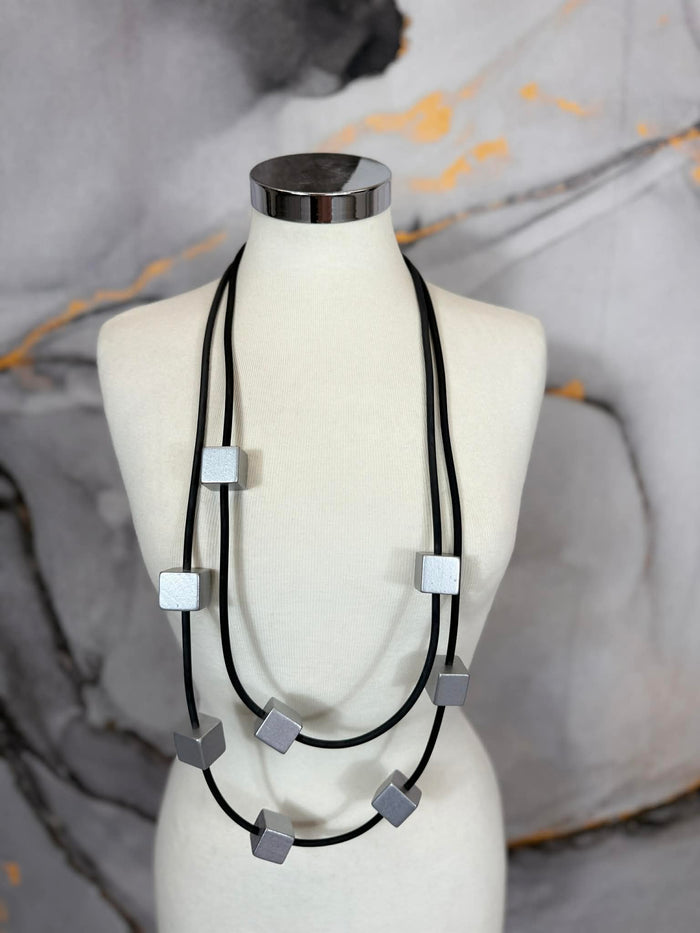 Collana cubi