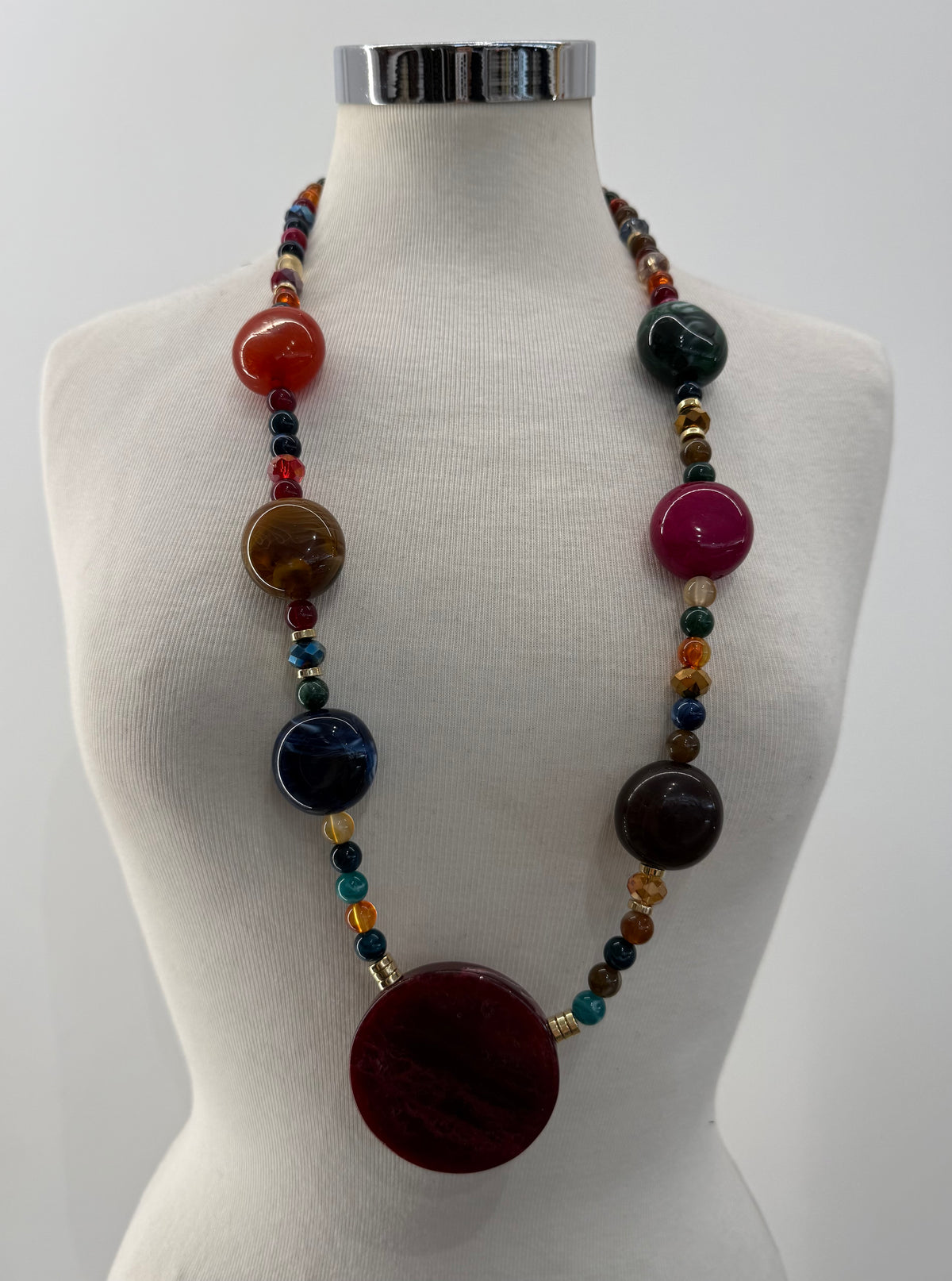 Collana perline con medaglione