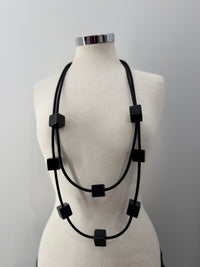 Collana cubi