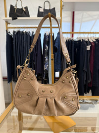 Borsa piccola con borchie