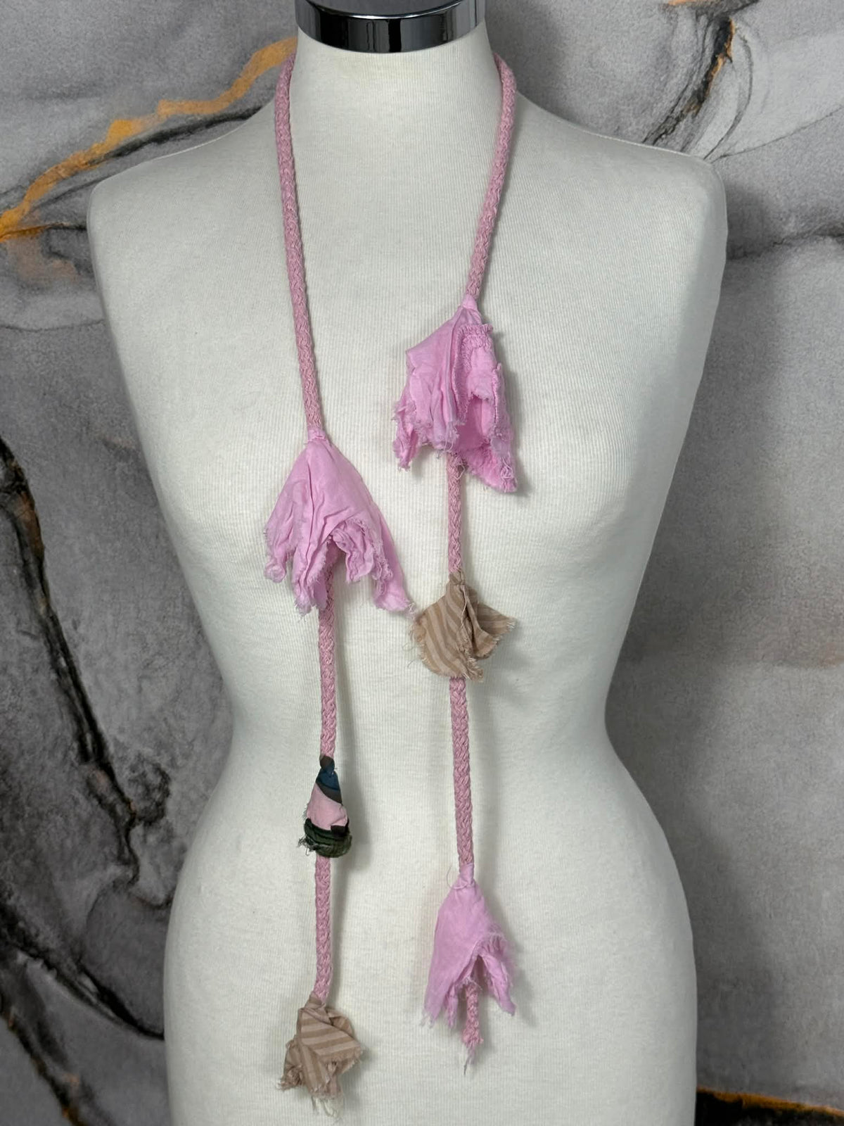 Collana corda e nappine