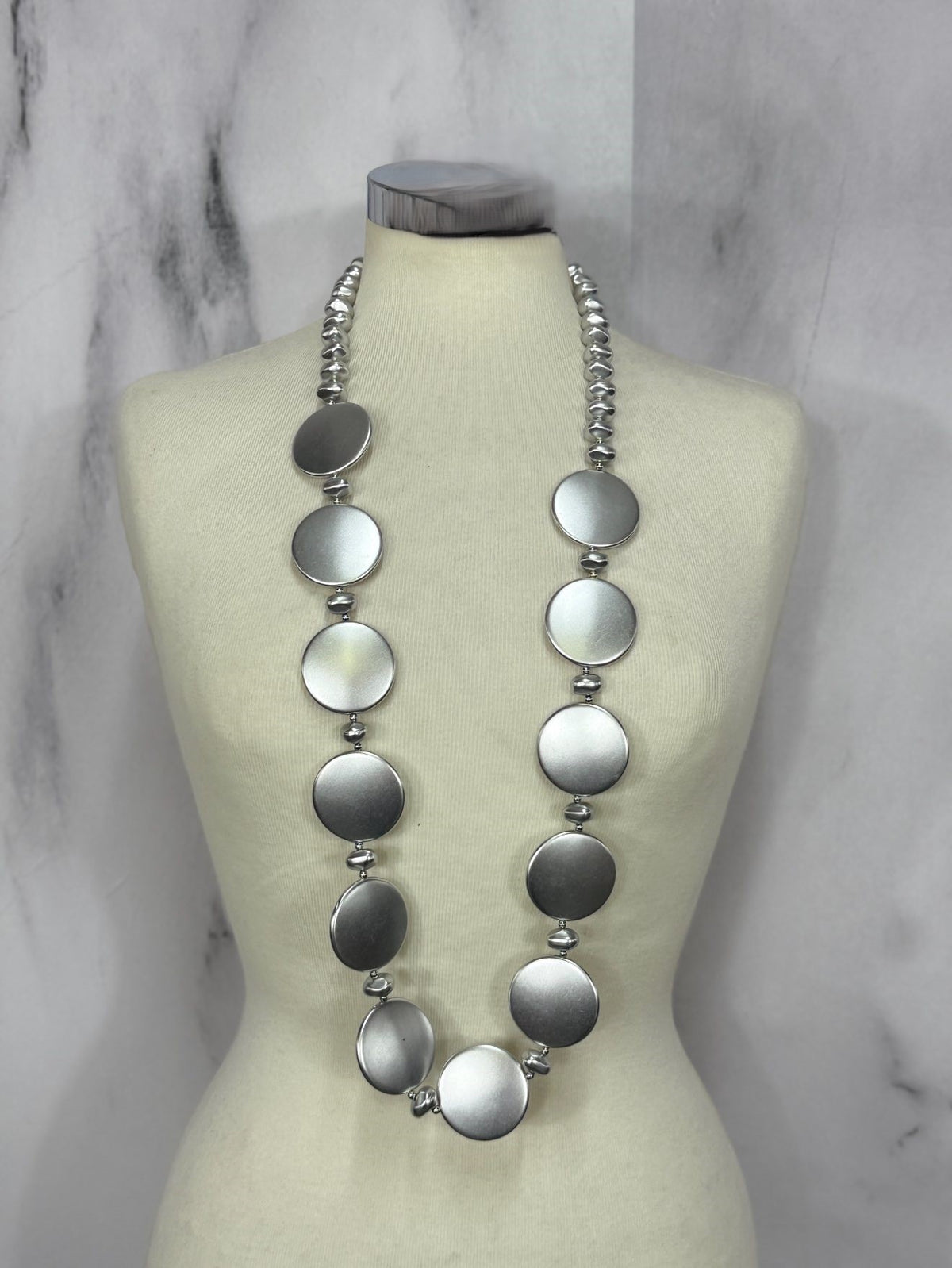 Collana lunga cerchi piatti