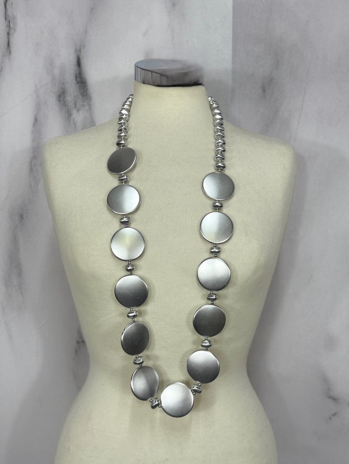 Collana lunga cerchi piatti