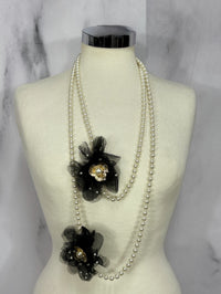 Collana Fili perle con fiori di tulle