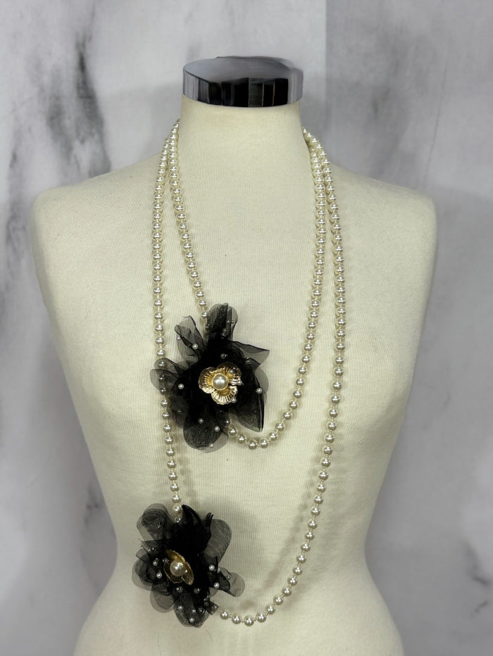 Collana Fili perle con fiori di tulle