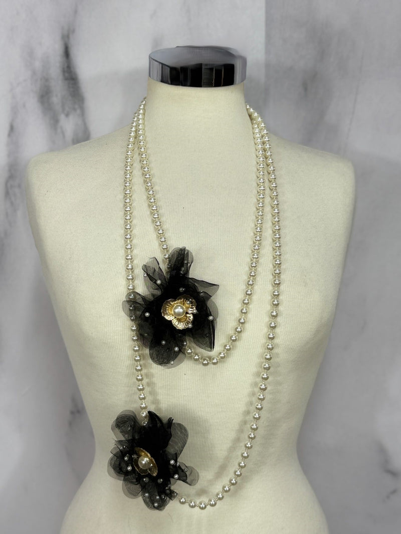 Collana Fili perle con fiori di tulle