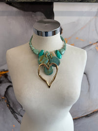 Rigid necklace with gold heart