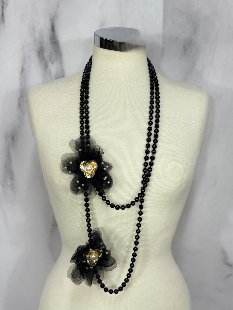 Collana Fili perle con fiori di tulle