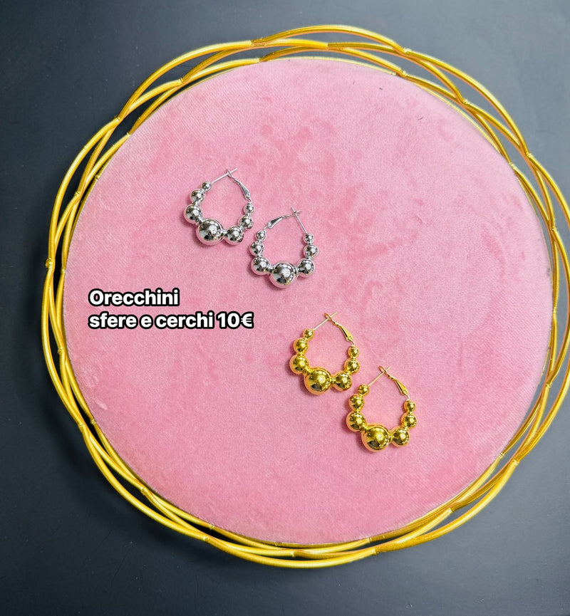 Orecchini cerchi con sfere
