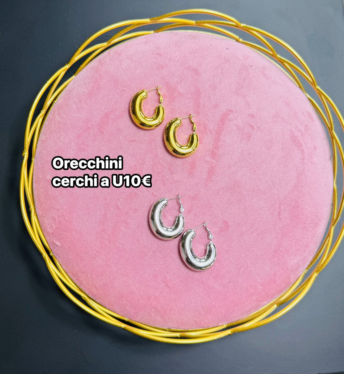 Orecchini cerchi con forma ad U