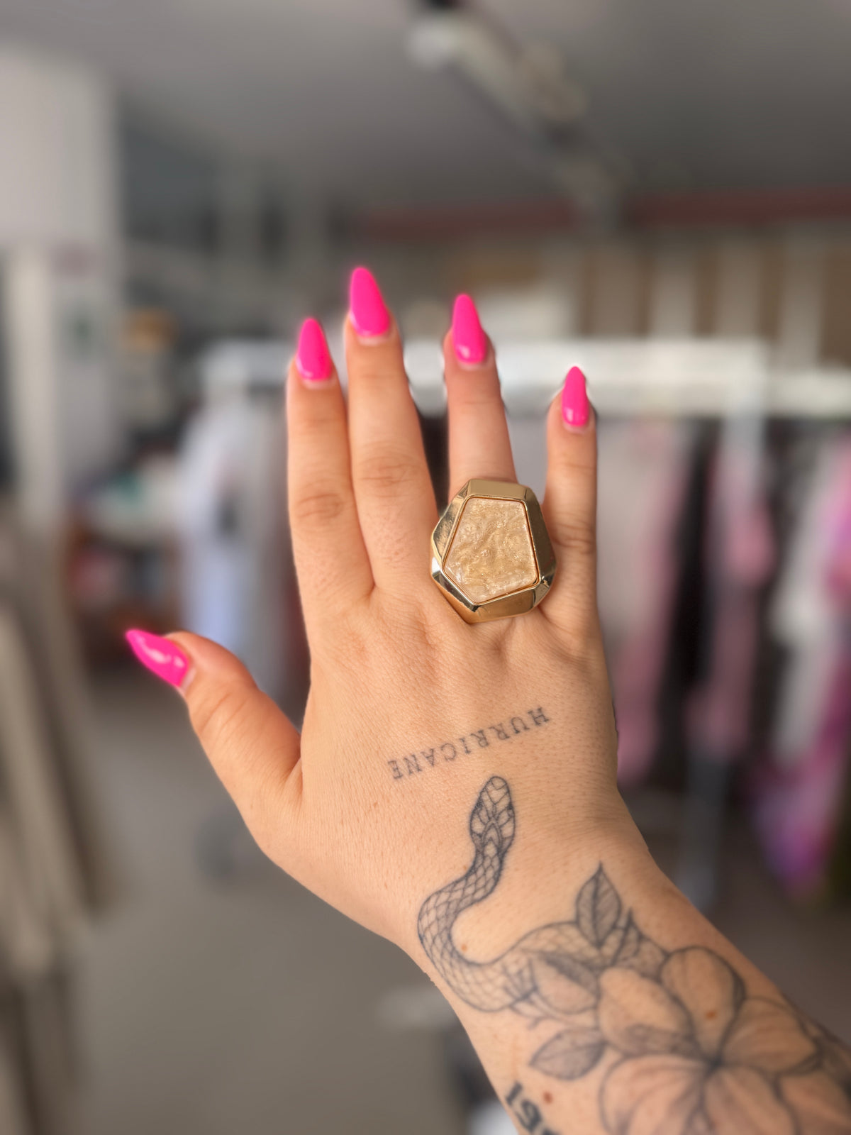 Anello pietra esagonale
