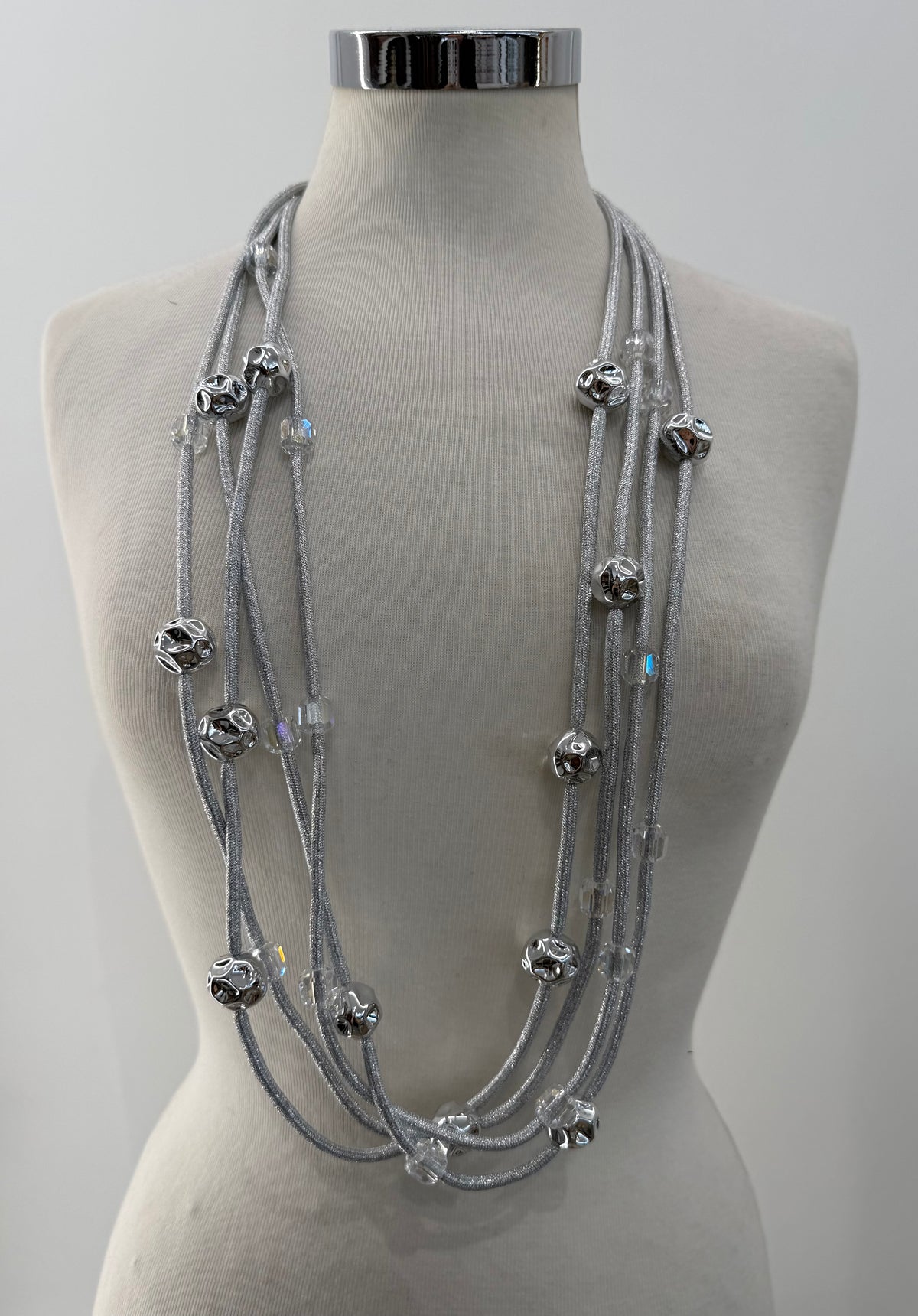 Collana fili laminati con perle martellate