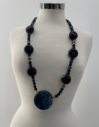 Collana perline con medaglione