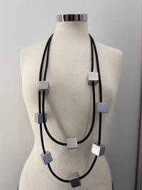 Collana cubi