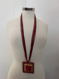 Collana medaglione quadrato