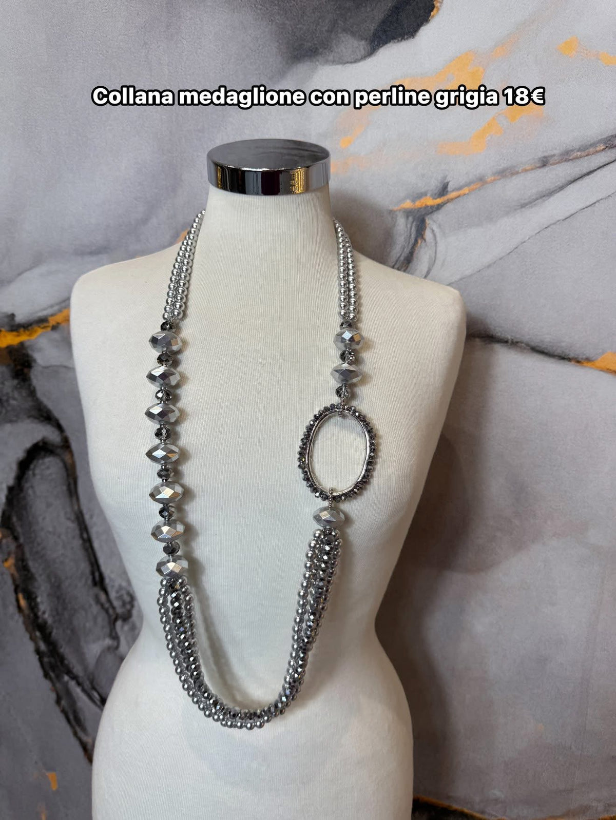 Collana medaglione con perline