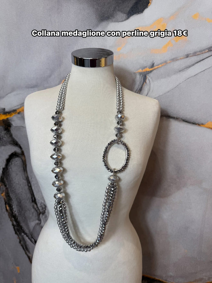Collana medaglione con perline