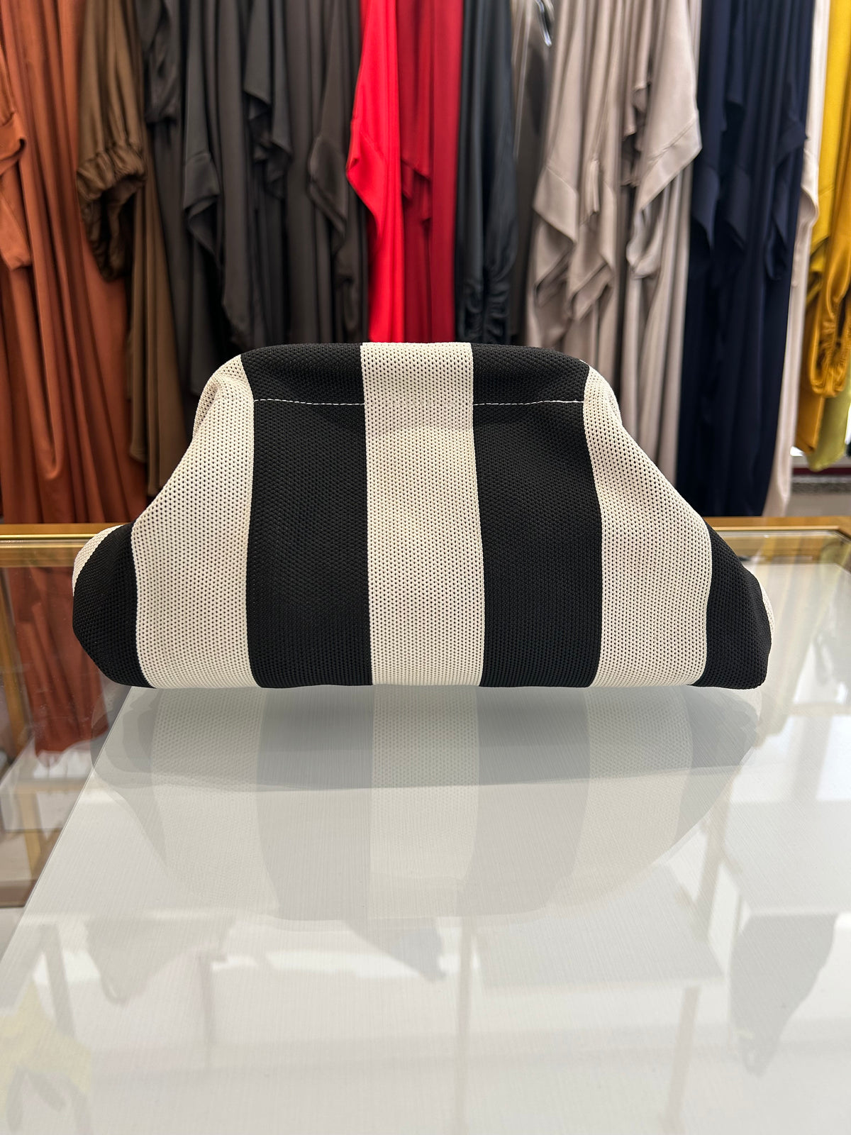 Pochette a righe senza tracolla