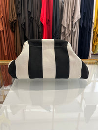 Pochette a righe senza tracolla