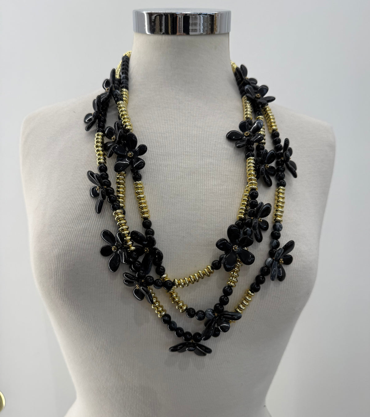 Collana margherite nera