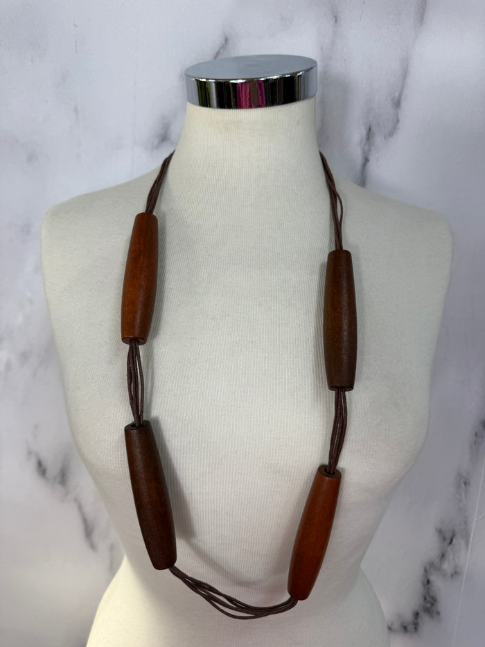 Collana cilindri legno marroni