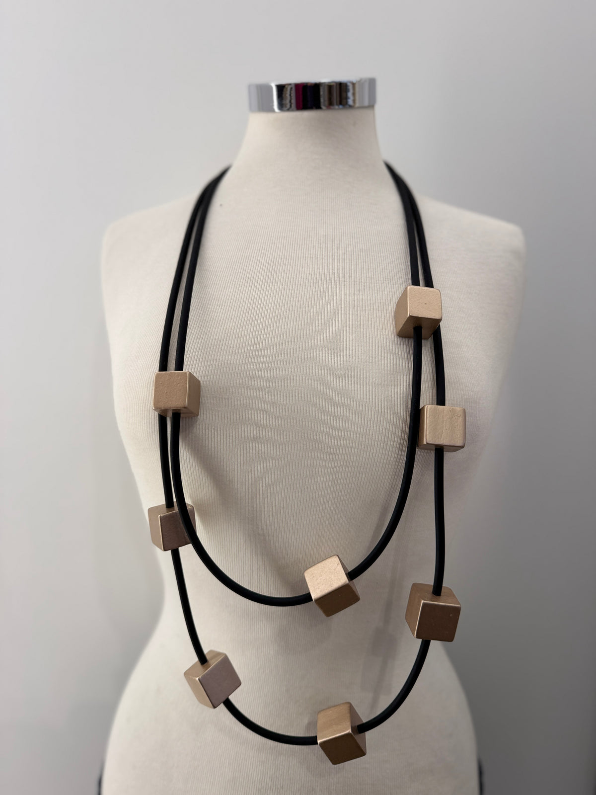 Collana cubi