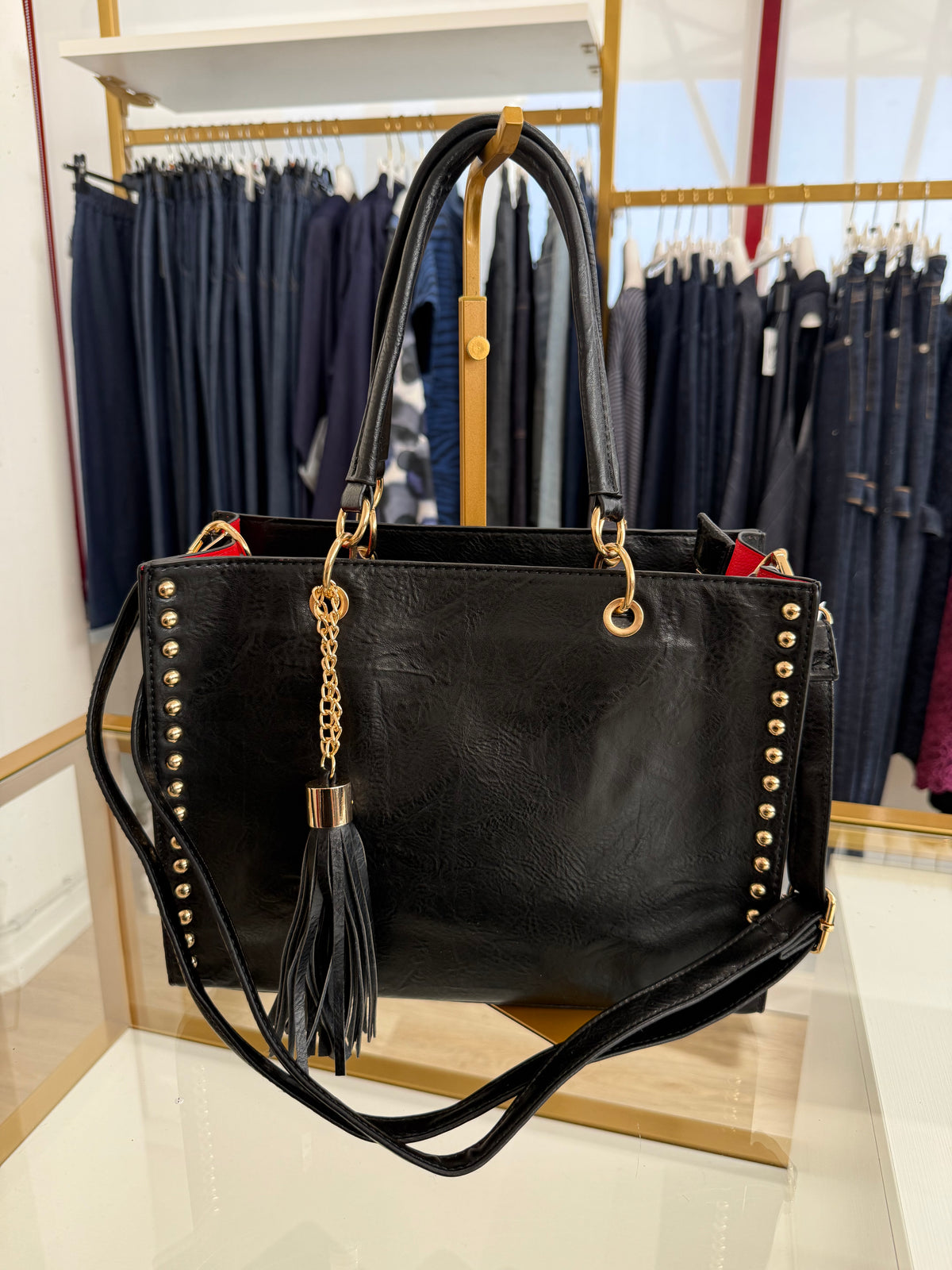 Borsa nera con borchie media