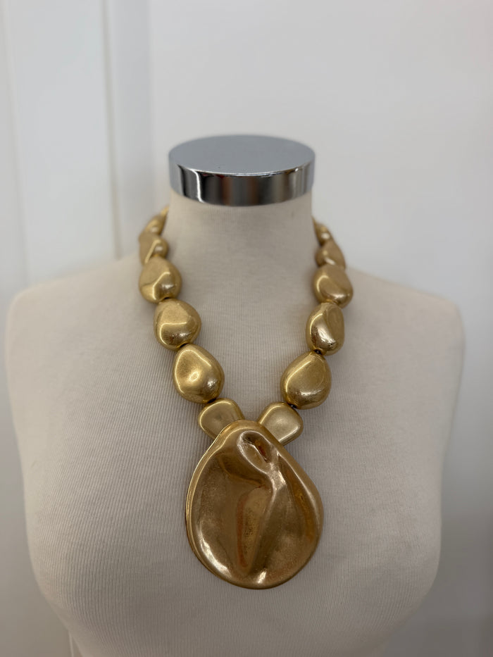 Collana sassolini con medaglione