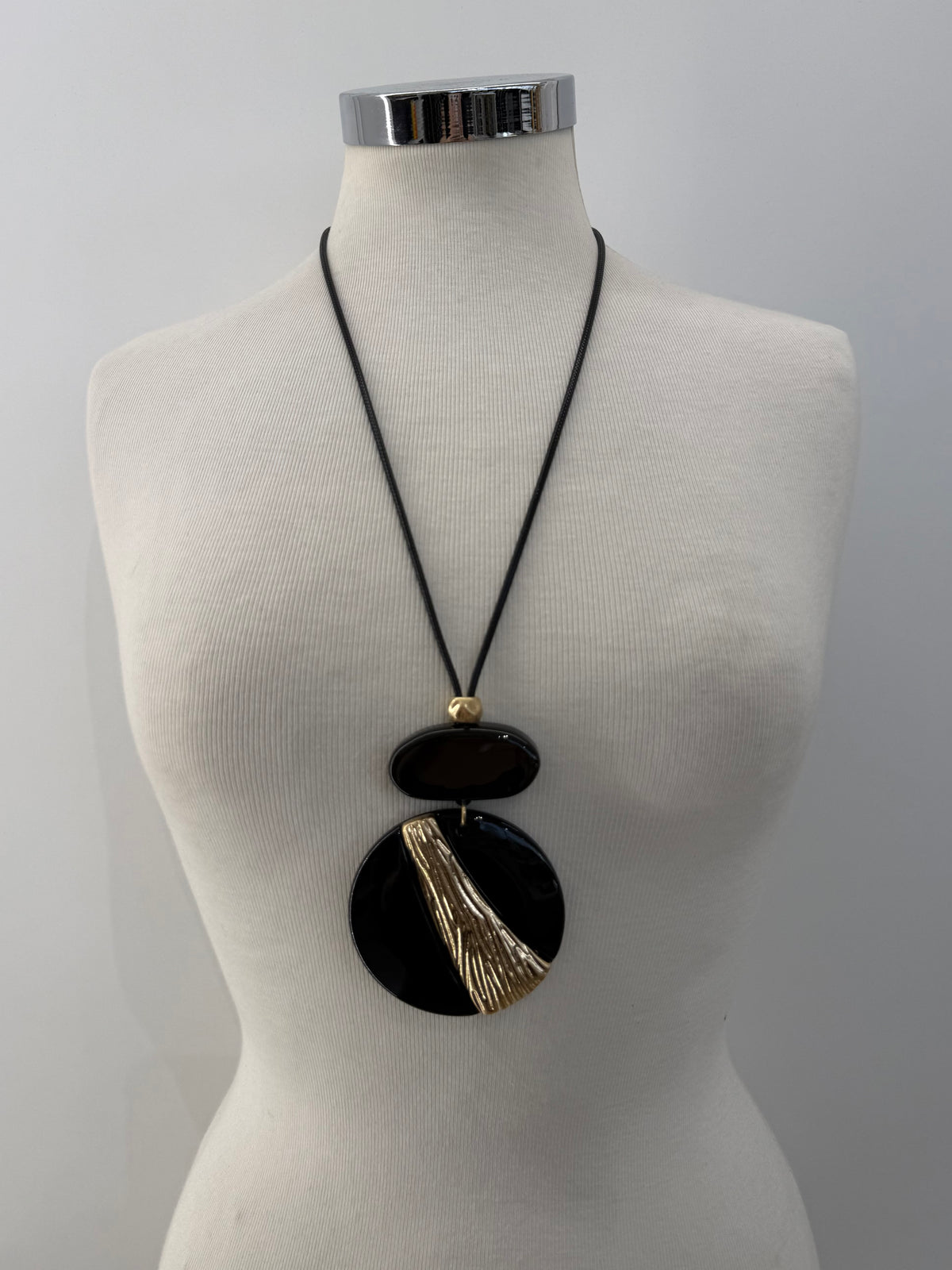 Collana medaglione nero/oro
