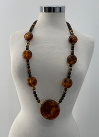 Collana perline con medaglione