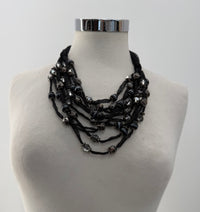 Collana corta fili laminati con perline