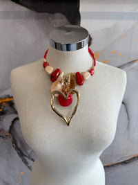 Rigid necklace with gold heart