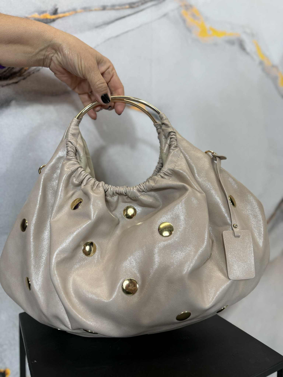 Mezzaluna con borchie