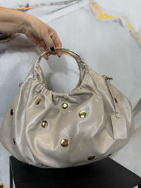 Mezzaluna con borchie