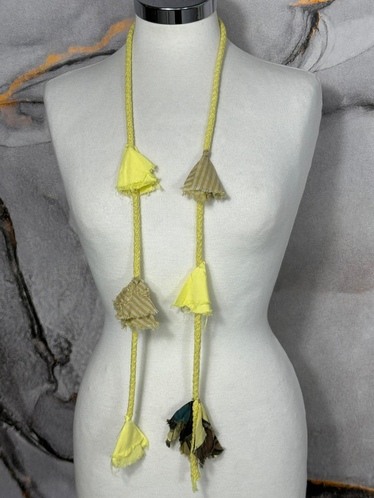 Collana corda e nappine