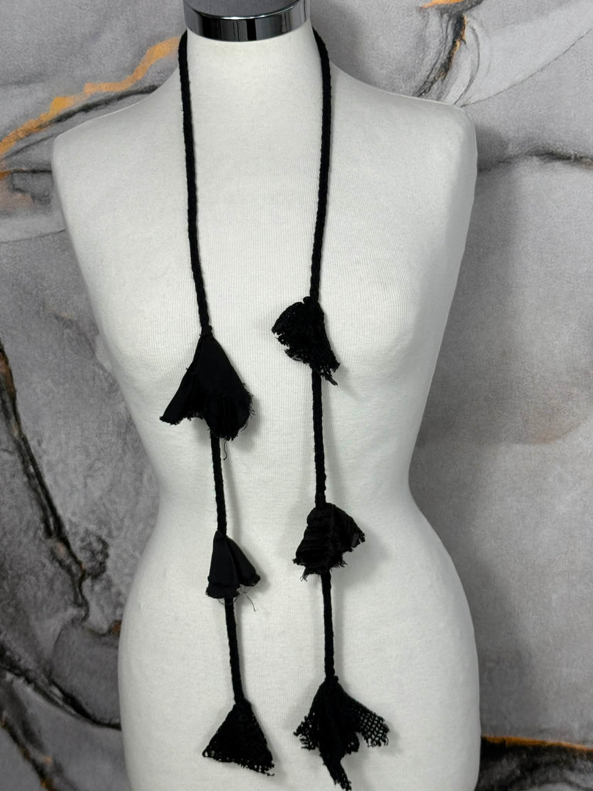 Collana corda e nappine