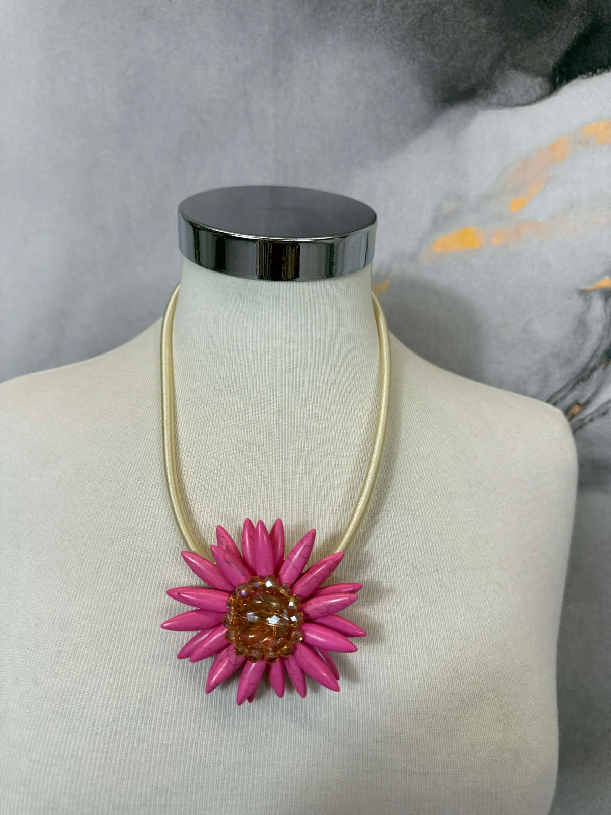 Collar necklace with flower